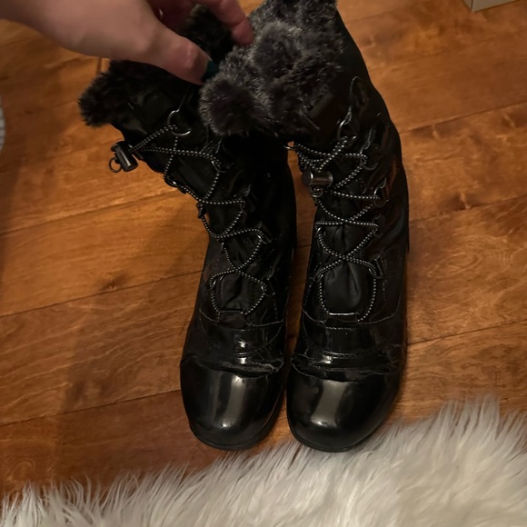 Black size 8 snow boots - Picture 2 of 6